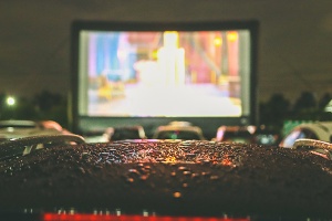 écran de cinéma en plein air